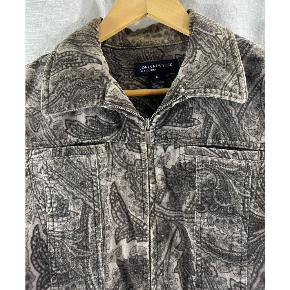 Jones New York Signature Full Zip Gray Velvet Paisley Print Jacket Size Medium - Picture 2 of 3